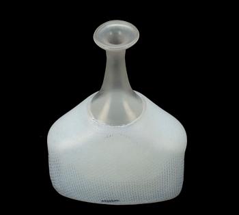 FLASKA, glas, "Network" Bertil Vallien, Kosta Boda 1980-tal. Signerad.