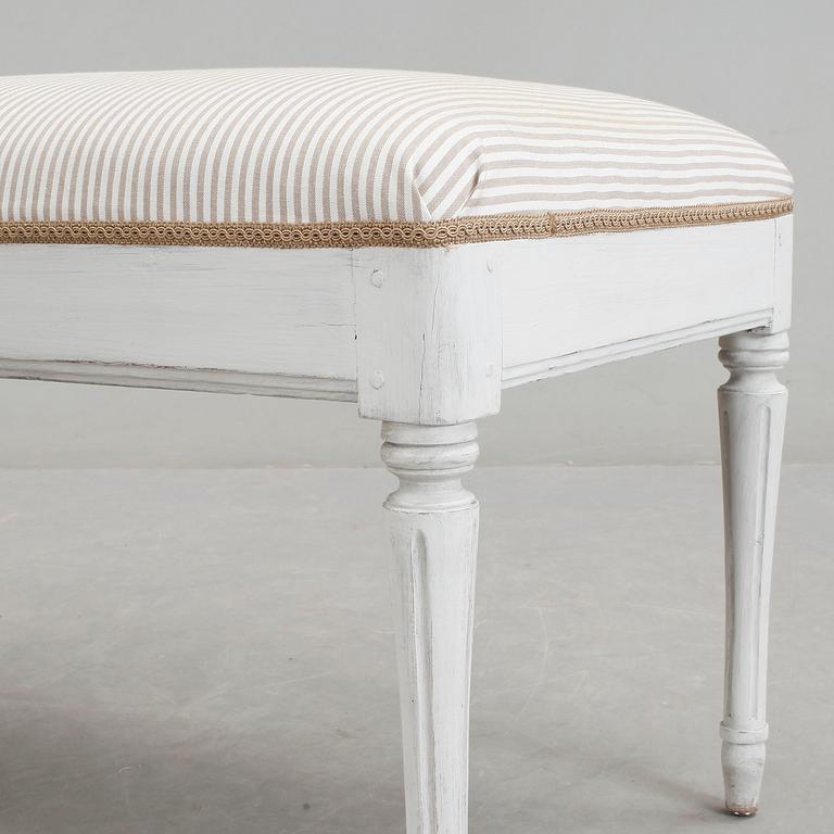 BÄNK. Gustaviansk stil. 1800/1900-tal.