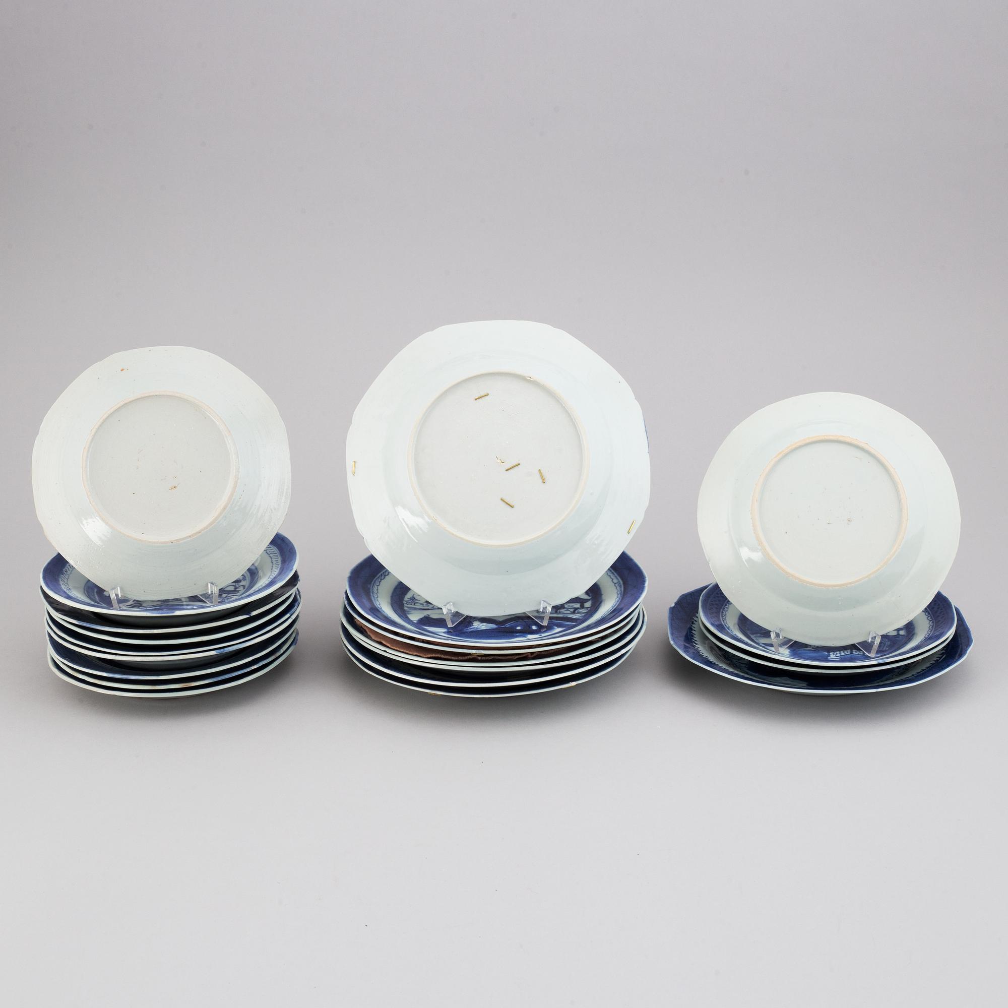 A set of 20 blue and white plates, Qing dynasty, 19th Century.