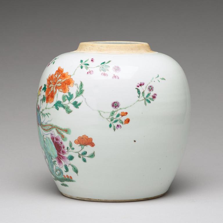 A famille rose jar, Qing dynasty, Qianlong (1736-95).