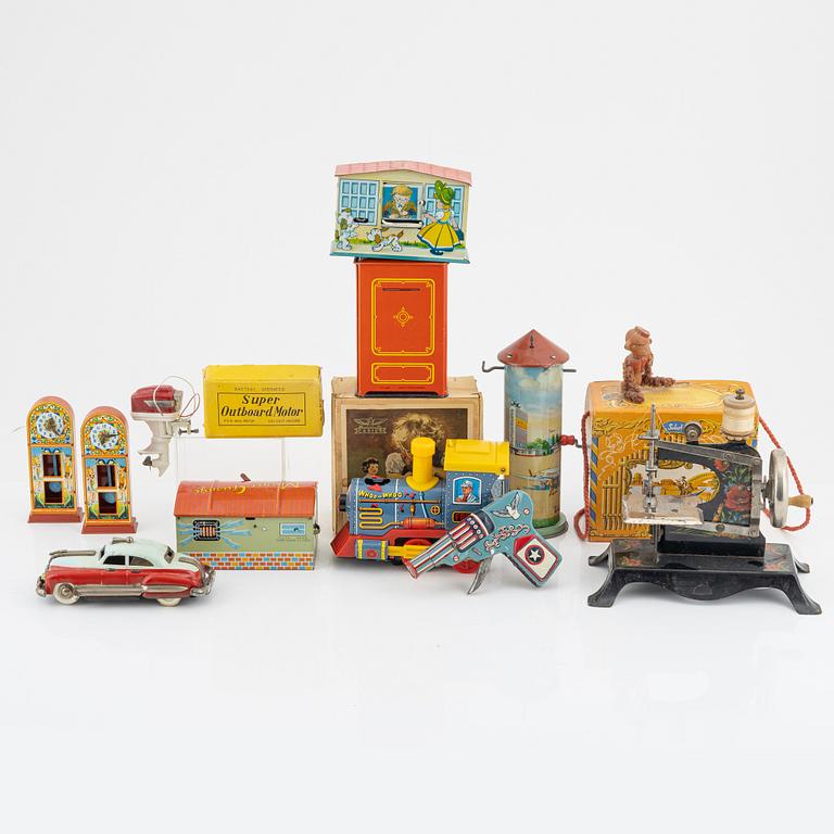 Fourteen tin toys, including Yonezawa, Japan, 20th Century.