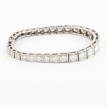 Tennisarmband 18K vitguld med runda briljantslipade diamanter.