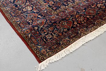 A carpet, semi-antique Kashan, a so-called Dabri, ca 394,5 x 310 cm.