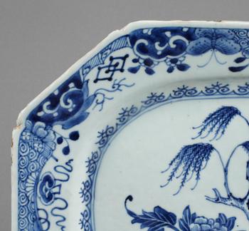 STEKFAT, porslin, Kina, 1700-talet.