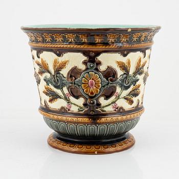 An earthenware urn from Rörstrand, around the year 1900.