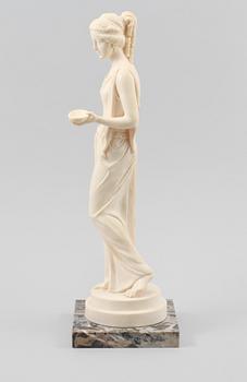 SKULPTUR, konstmassa, efter A. Santini, Italien, omkring 1900-talets mitt.