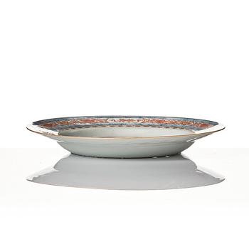 An imari verte dish and plate, Qing dynasty, early 18th Century.