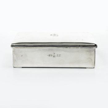 C.G. Hallberg, Tobaksskrin, silver, Stockholm 1954.