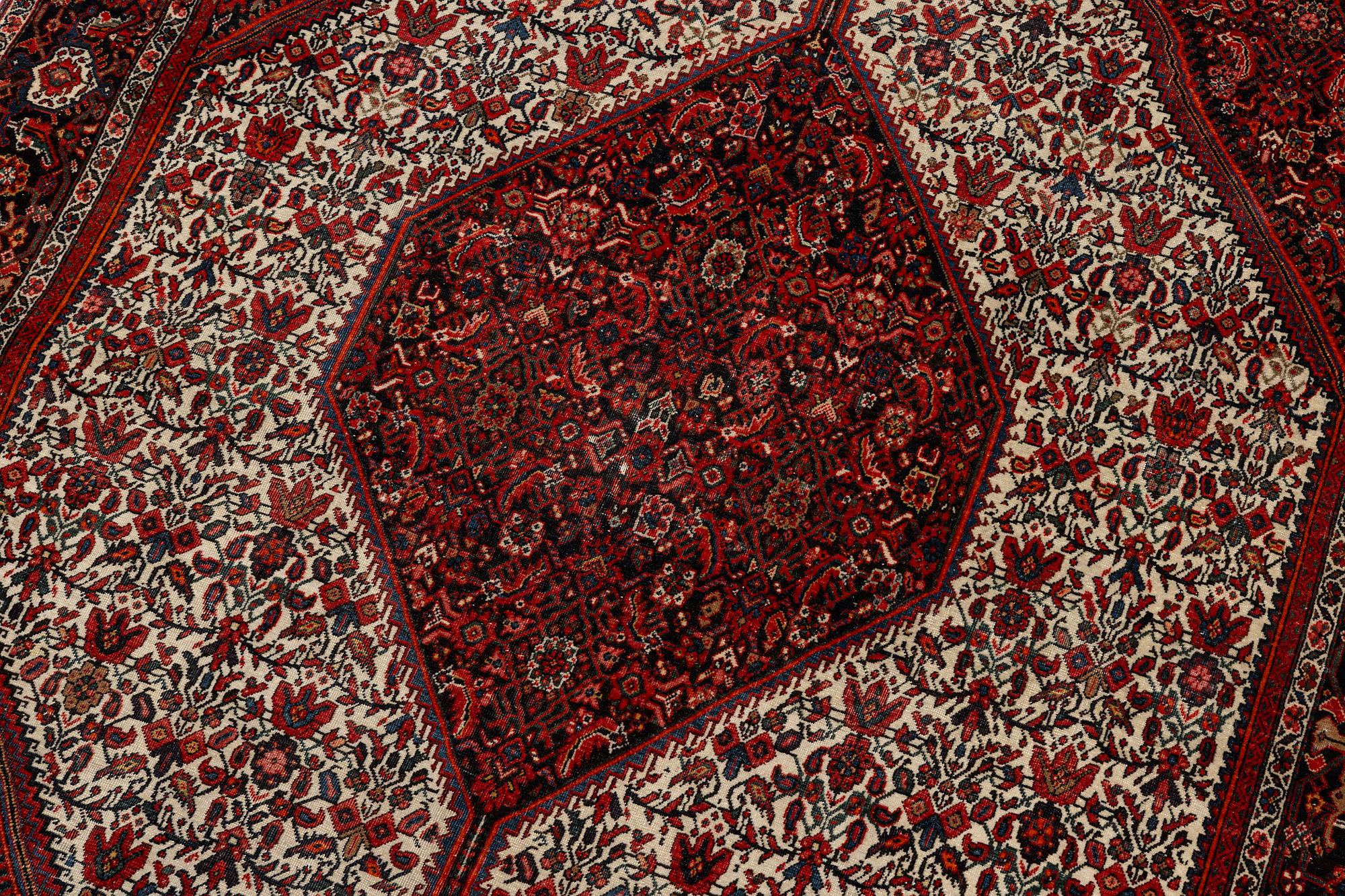 Matta, Sannolikt Feraghan, västra Iran, Omkring år 1900, ca 191 x 129 cm.