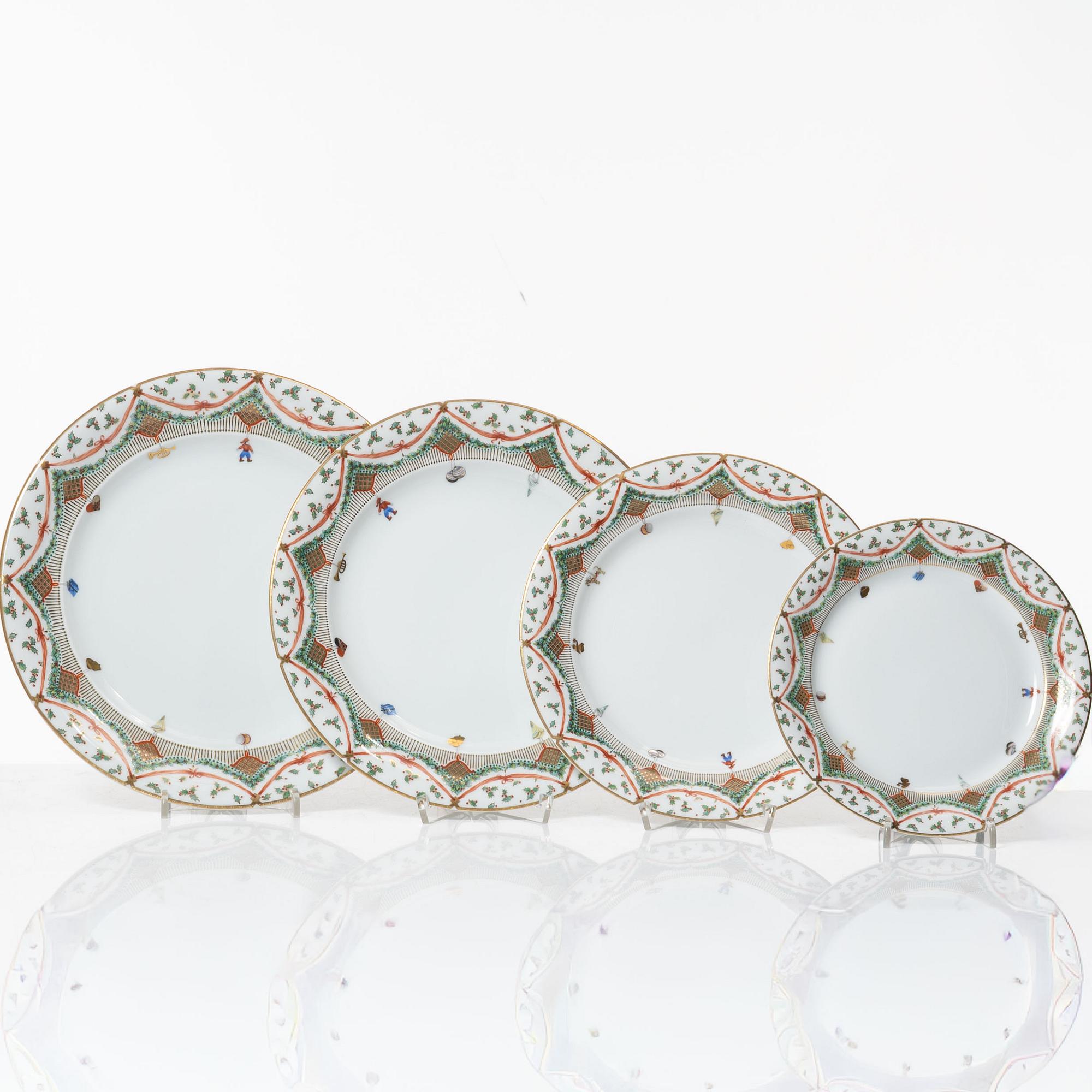 Royal Copenhagen, a porcelain dinner service, "Christmas Joy" (68 pieces).