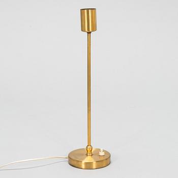 Josef Frank, table lamp model 2332, brass, Firma Svenskt Tenn.
