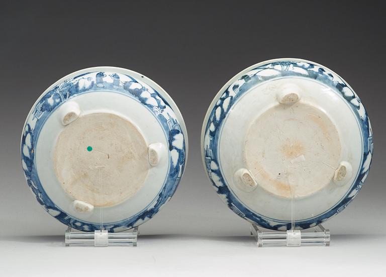 Two blue and white censers, Qing dynasty, 18th century.