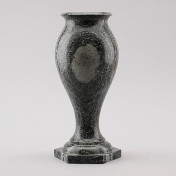 VAS, kolmårdsmarmor, 1900-talets mitt.