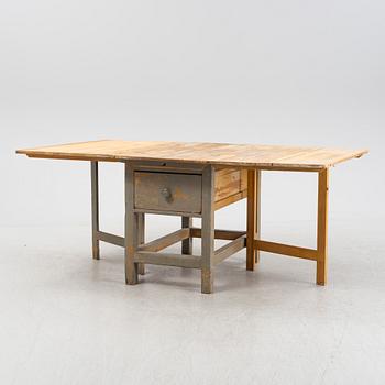 A 20th Century gate leg table.