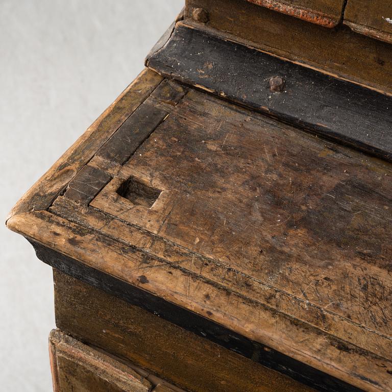 A painted pine cabinet from Ångermanland, 18th Century.