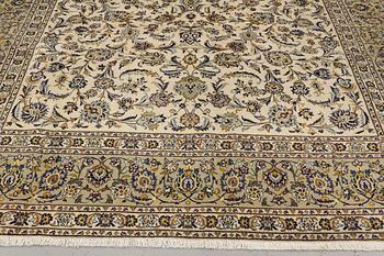 A Keshan carpet, approx. 388 x 285 cm.
