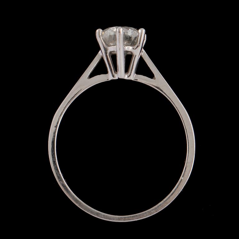 RING, 18k vitguld med briljantslipad diamant, 1.03 ct. Vikt 3 g.