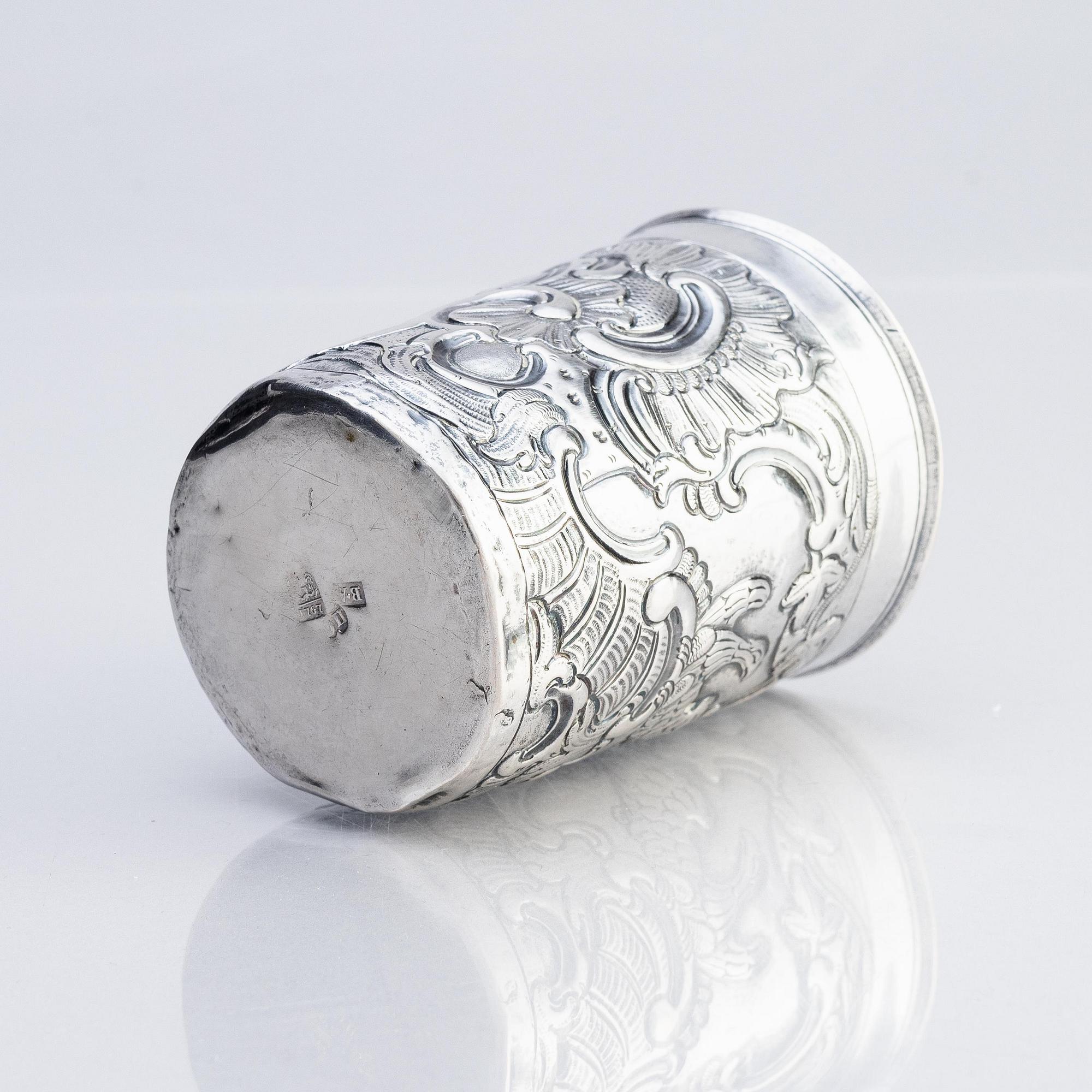Bägare, silver, möjligen Pyetr Semenov, okänd kontrollmästare B.A (verksam 1760-1794), Moskva 1767.