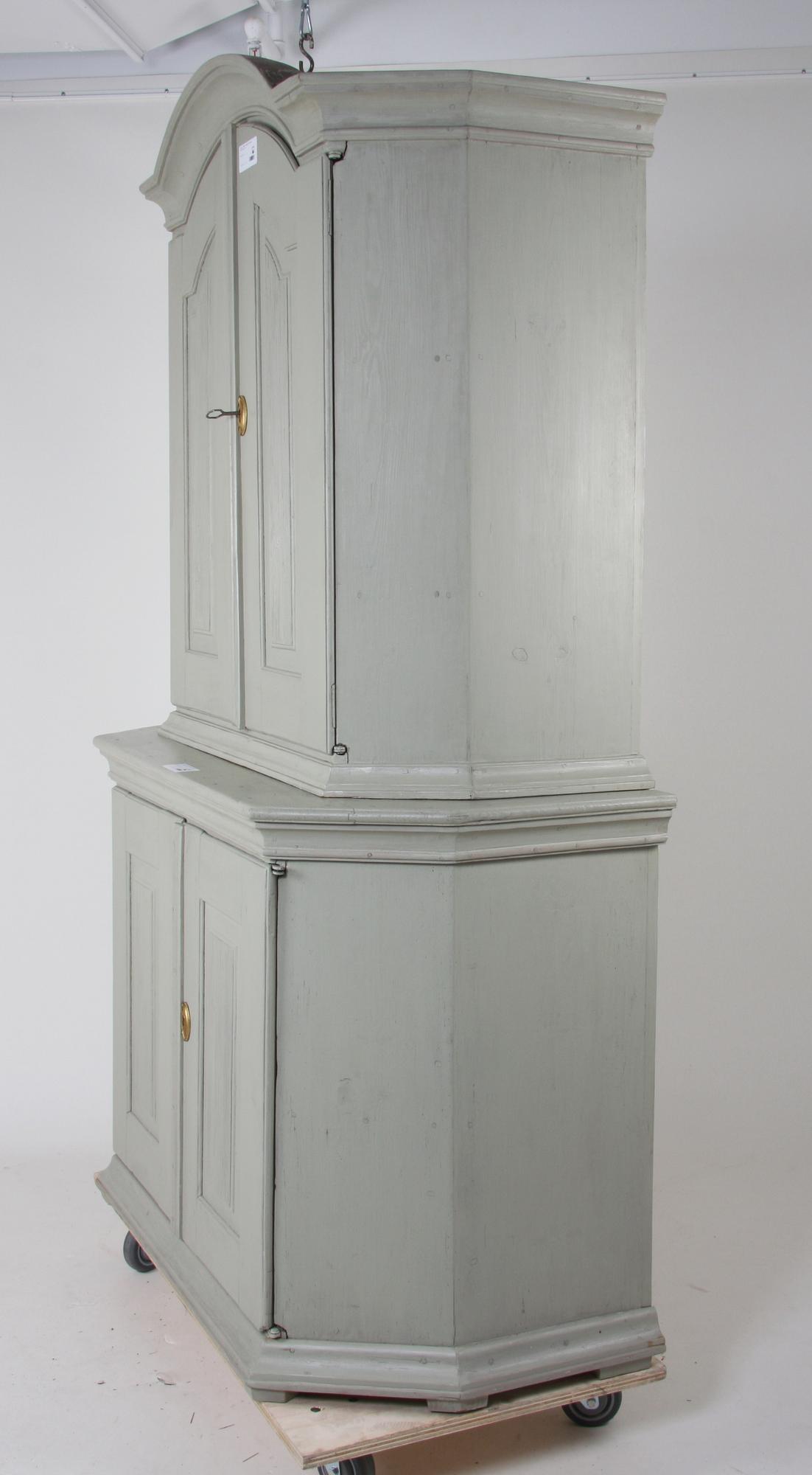 SKÅP, sengustavianskt 1700/1800-tal.