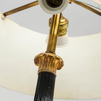 AN EMPIRE STYLE TABLE LAMP.