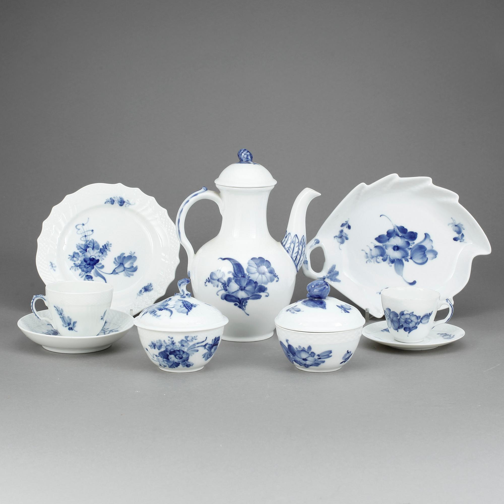 KAFFESERVIS, 32 delar, porslin, "Blå Blomst", Royal Copenhagen.
