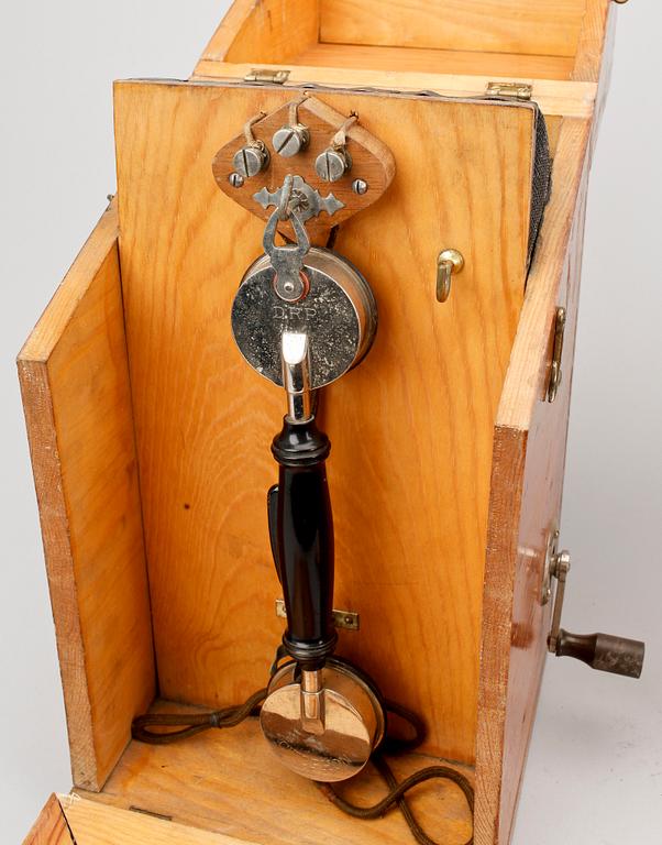 TELEFONER, 2 st, Allmänna Sv Elektr Bolaget, Filialen Gefle, 1900-talets början.