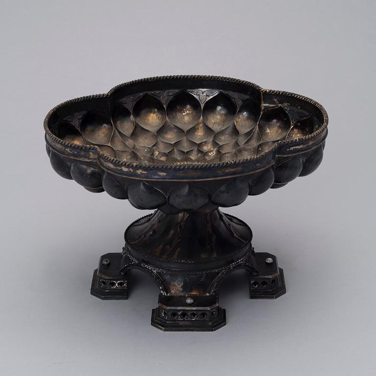 JALALLINEN MALJA, hopeaa, U. Sauter, Basel, Sveitsi. Paino 1670 g.