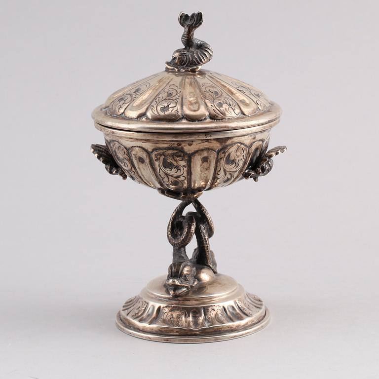 LOCKSKÅL, silver, svenska importstämplar, 1800-talets andra hälft. Vikt ca 301 gram.