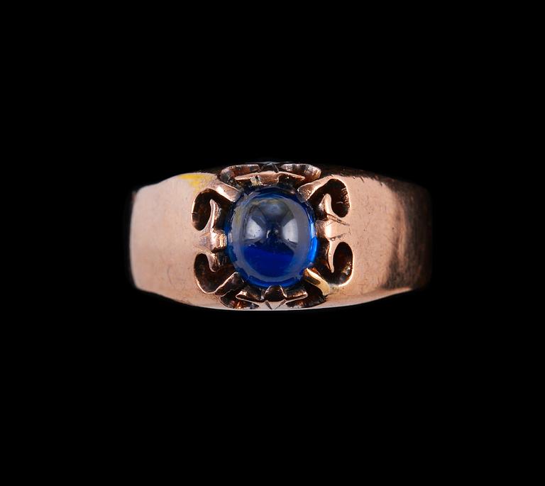 A RING, birmasapphire c. 2.2 ct. 9K gold 1950 s. Weight 5,3 g.