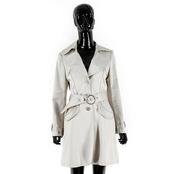TRENCHCOAT, Laurèl.
