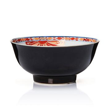1217. A black and iron red decorated bowl, Qing dynasty, early 18th Century.