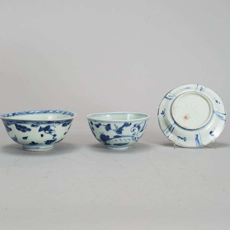 A set of three blue and white bowls, Ming dynasty (1368-1644).
