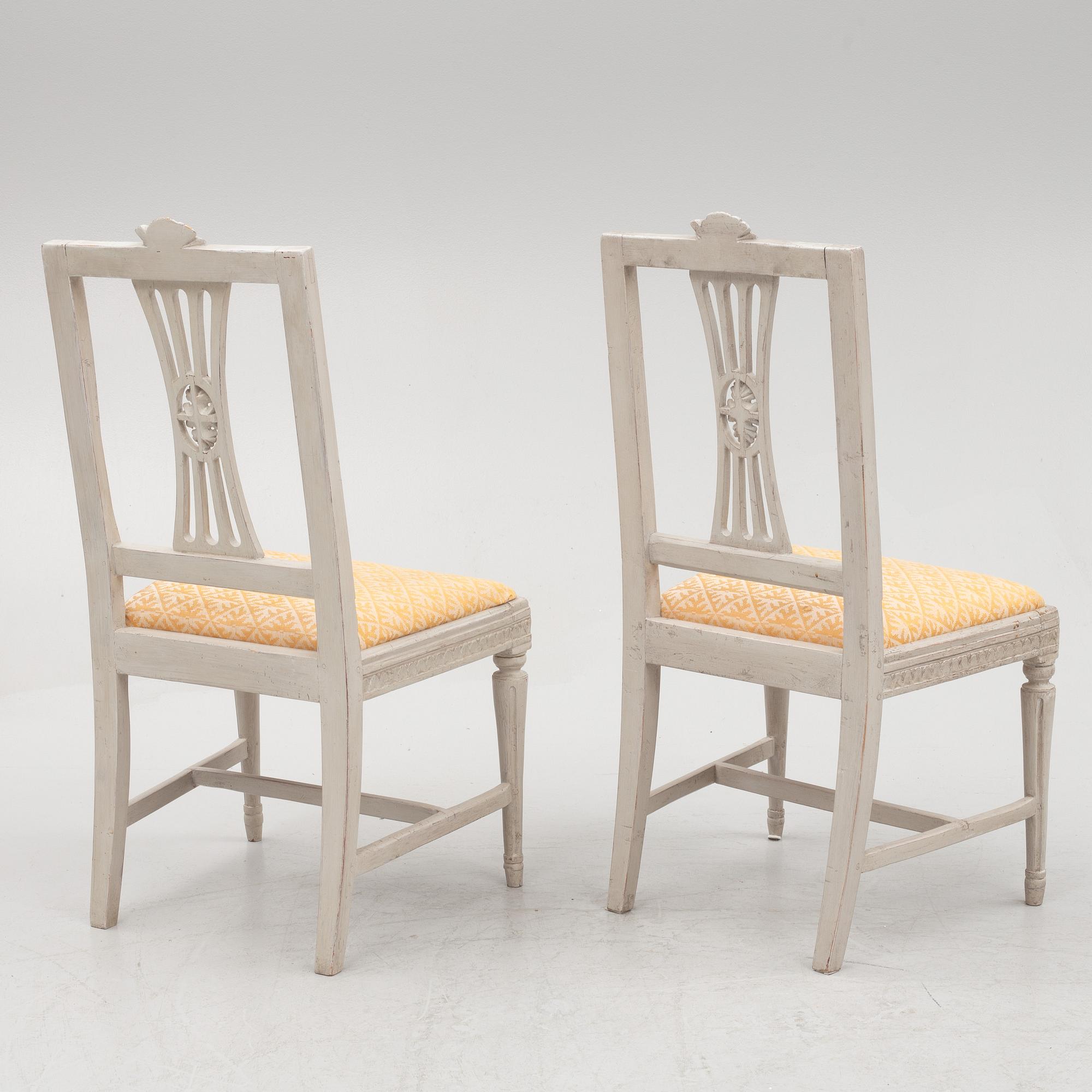 Stolar, ett par, sengustavianska, Lindome, omkring 1800.