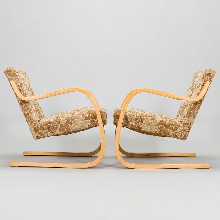 Alvar Aalto, fåtöljer ett par, modell 34 O.Y. Huonekalu- ja Rakennustyötehdas A.B. 1900-talets mitt.