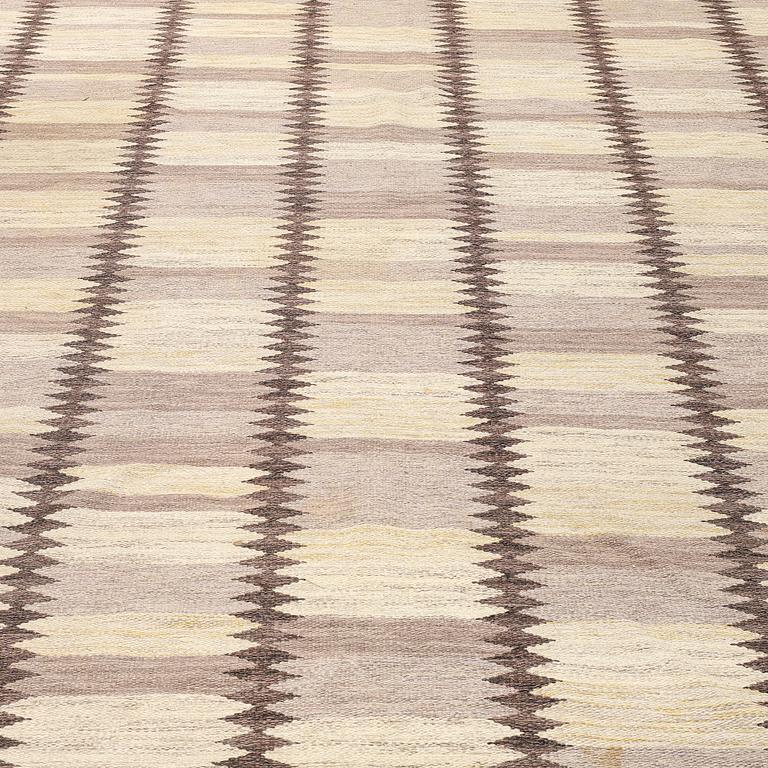 Berit Koenig, matto, "Viggen, grå", flat weave, ca 400,5 x 244 cm, signed BK SH.