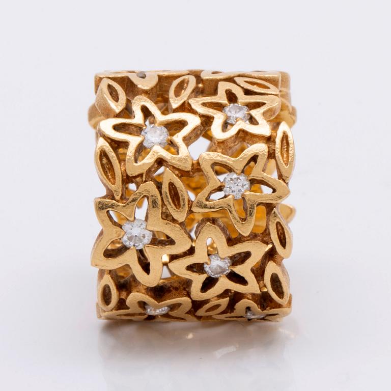 Lynggaard ring 18K gold briliiant-cut diamonds approx 0,30ct TW VVS, "Lace Collection", original box.