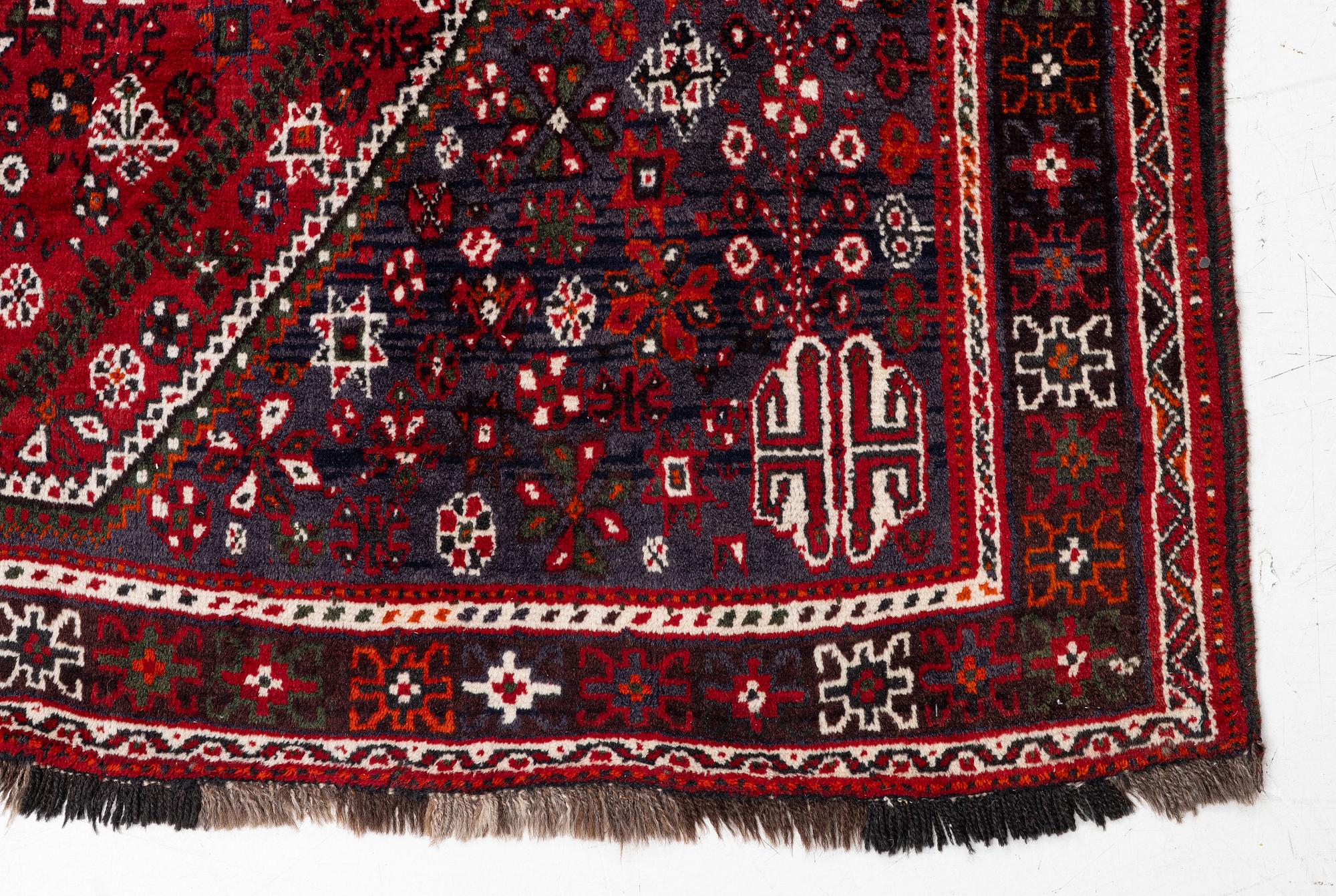 Rug, possibly Bidjar, approx. 270 x 172 cm.