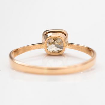 Sormus, 14K kultaa, cushion-hiottu timantti n. 0.65 ct. Henrik Jaakko Lehtovaara, Helsinki 1981.