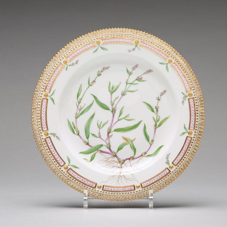 A set of 12 Royal Copenhagen "Flora Danica" dinner dishes, Denmark, 20th Century.