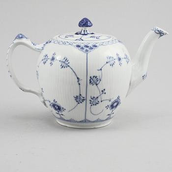 TESERVIS, 31 delar, porslin, "Musselmalet", Royal Copenhagen, 1900-talets andra hälft.