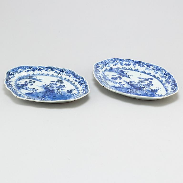 A pair of blue and white export porcelain serving dishes, Qing dynasty, Qianlong (1736-95).