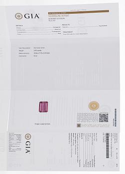 Ring, 18K guld med turmalin och briljantslipade diamanter.