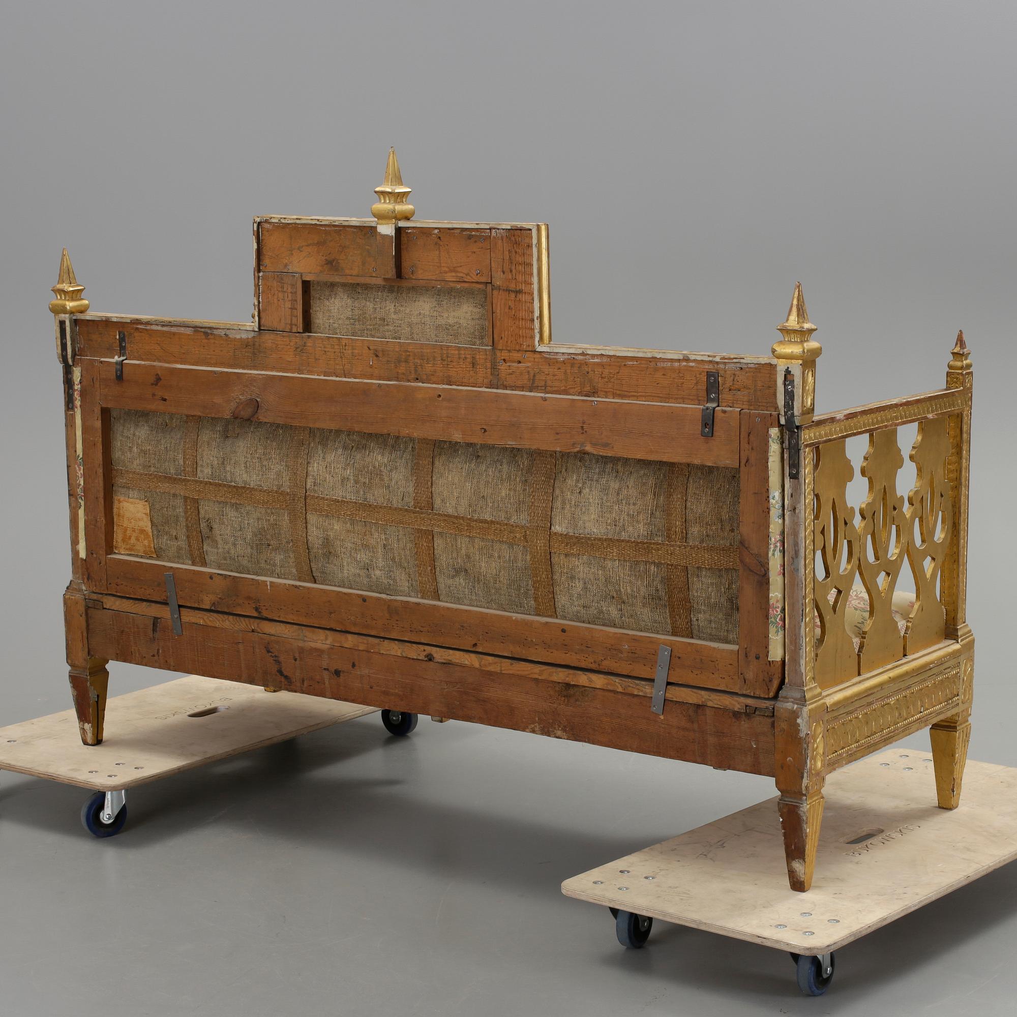 SOFFA, sengustaviansk, omkring år 1800.