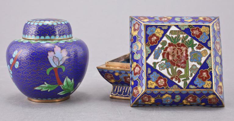 LOCKASK samt LOCKURNA, cloisonne, Kina, 1900-tal.