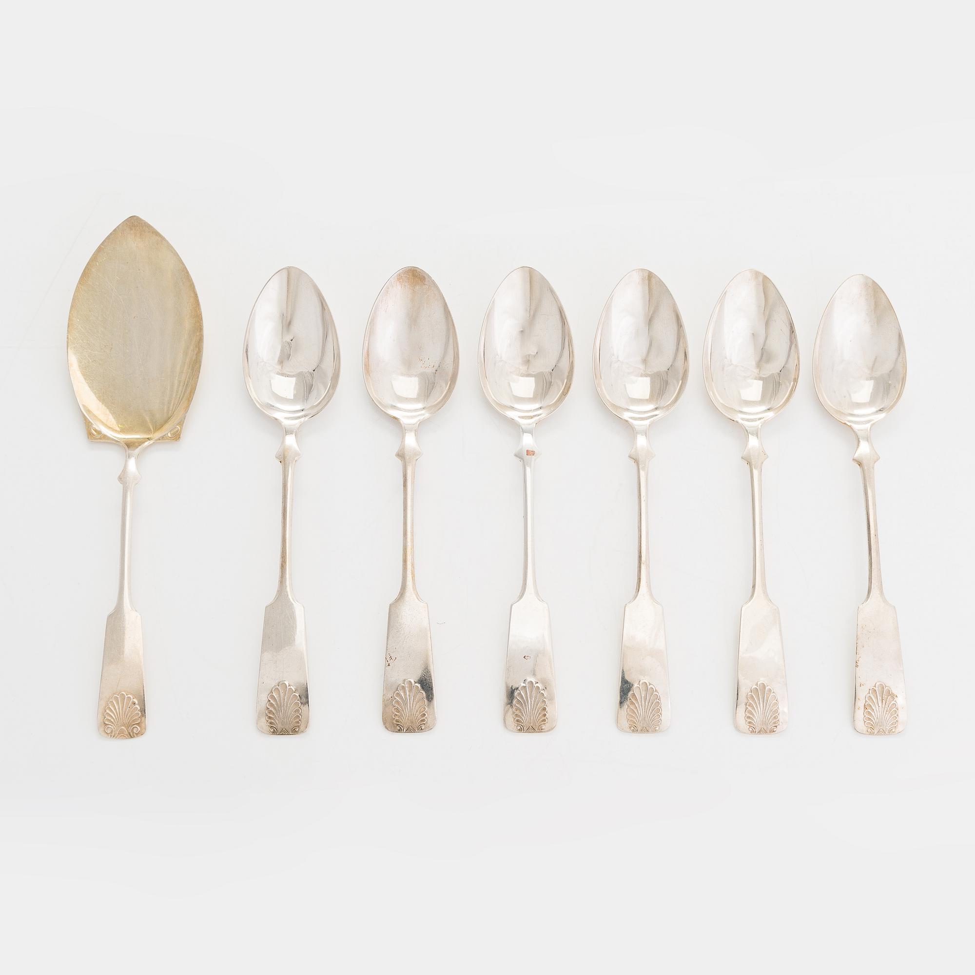 A set of 18 silver spoons and a cake server with sea shell motif, Kultakeskus, Hämeenlinna 1948-54.
