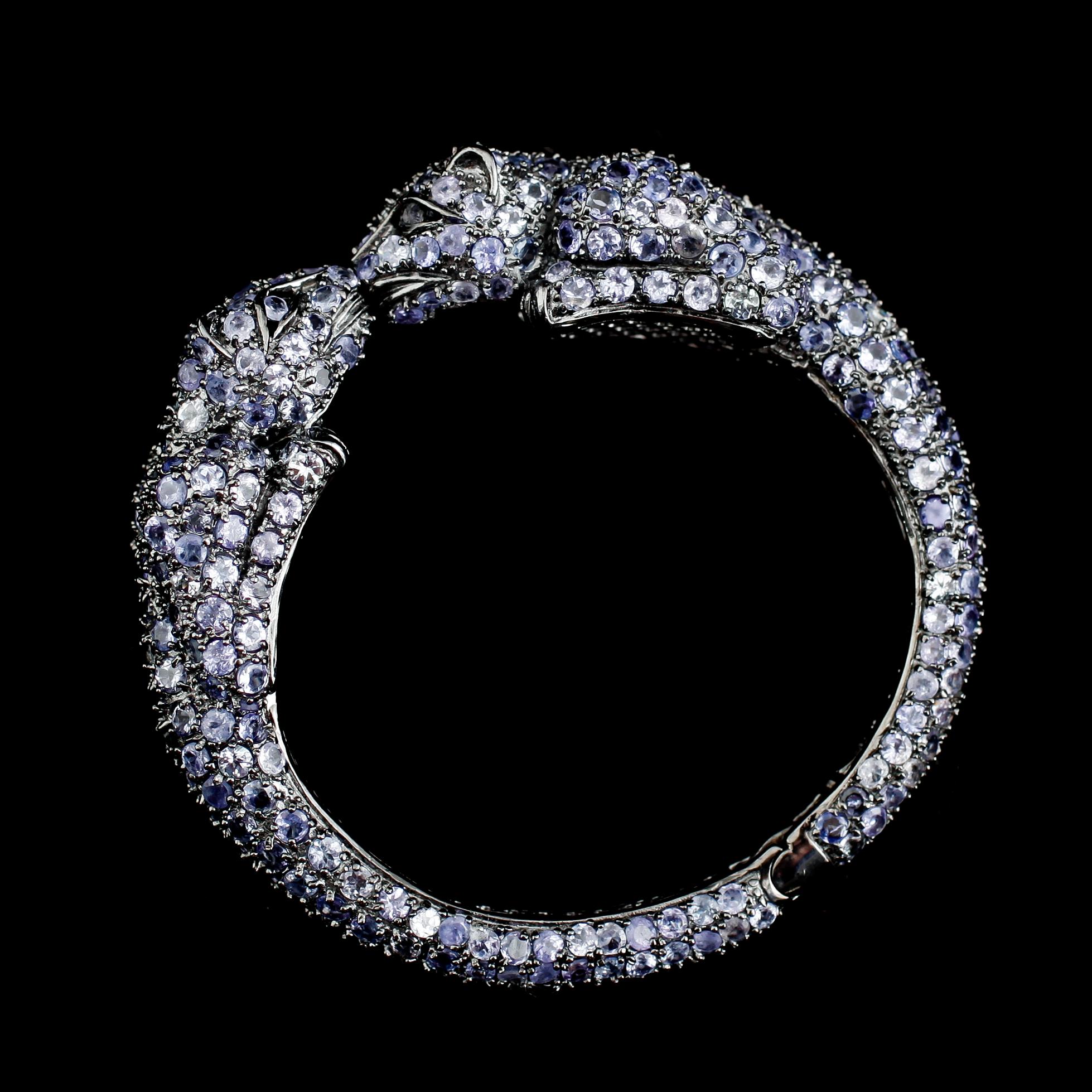 ARMBAND, sterlingsilver, tanzaniter totalt ca 50.00 ct.