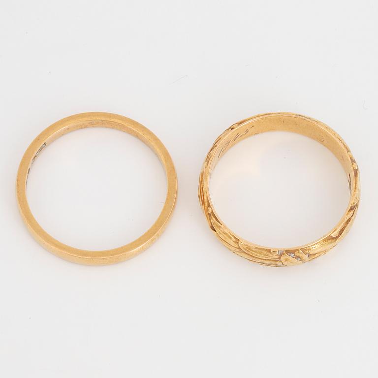Two rings, 20K and 18K gold.