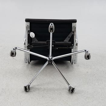 Charles & Ray Eames, karmstol, EA 117, Vitra.