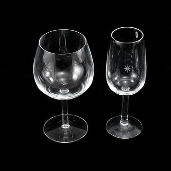 VINGLAS, 24 st, "Bouquet", design Signe Persson Melin, Kosta Boda, 1900-talets fjärde kvartal.