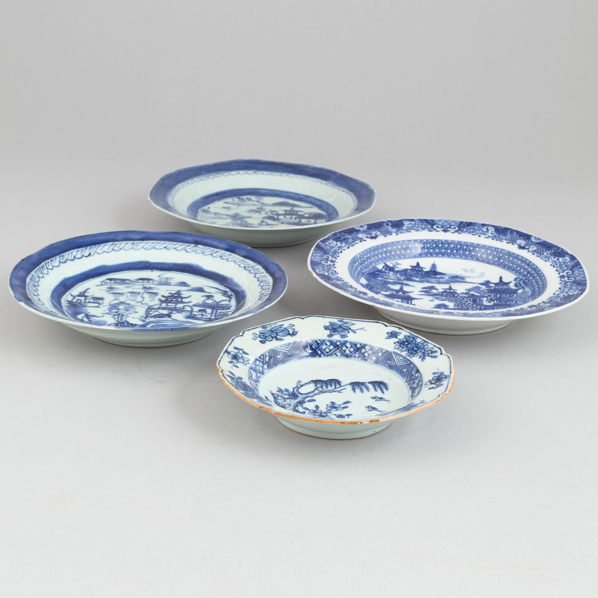 A group of Chinese porcelain, Qing dynasty, Qianlong (1736-1795), Jiaqing (1736-1820) and 19th/20th century, (9 pcs).